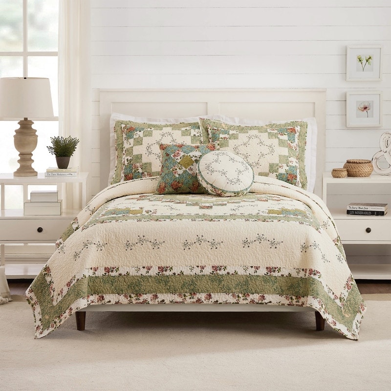Olivia Embroidered 3-Piece Quilt Set