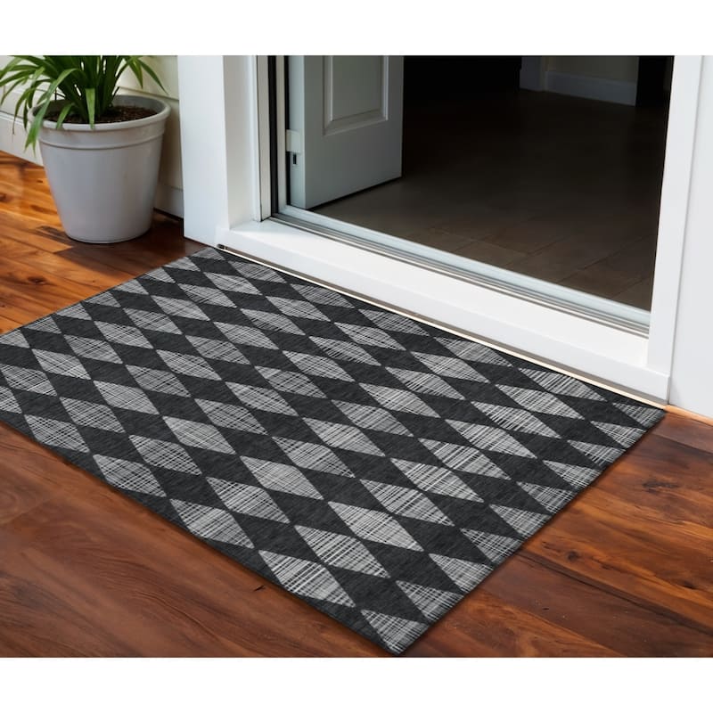 HomeRoots Geometric Transitional Rectangle Outdoor Rug - 3' x 5'