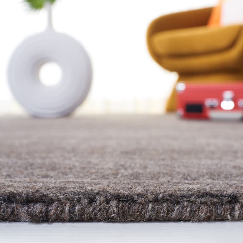 SAFAVIEH Handmade Himalaya Jessika Modern Wool Rug