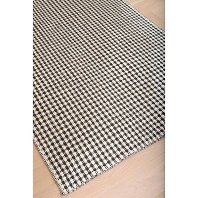 Black/White Area Rug 8x10 - 8' x 10'