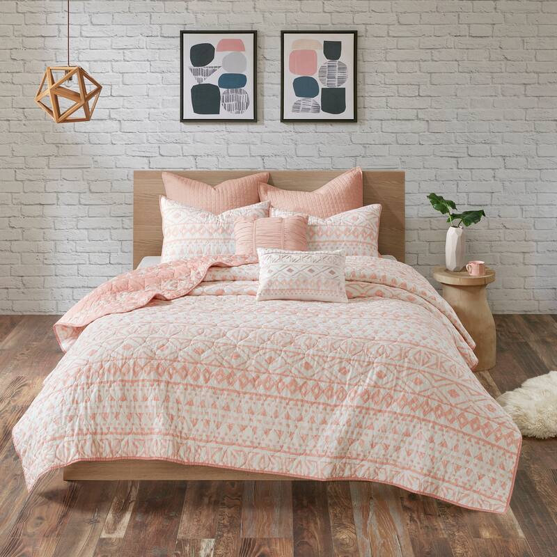 Intelligent Design Cora 7 Piece Reversible Cotton Quilt Set with Euro Shams and Thrwo Pillows