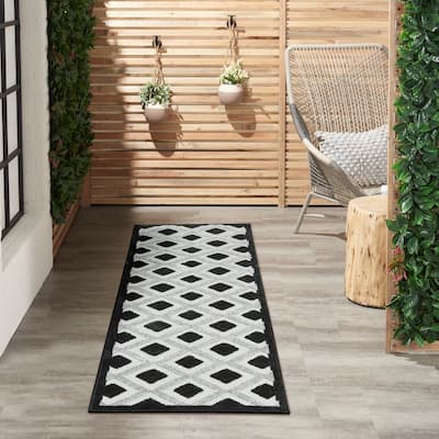 Nourison Aloha Indoor/Outdoor Modern Geometric Diamond Area Rug