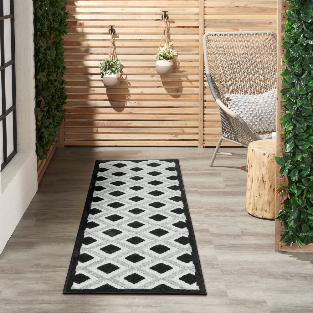 Nourison Aloha Indoor/Outdoor Modern Geometric Diamond Area Rug