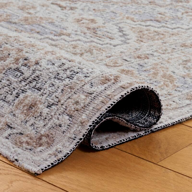 SAFAVIEH Miranda Sumeyra Traditional Rug