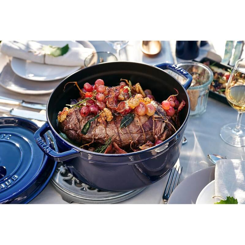 Staub 24cm / 4 qt Cast Iron Round Cocotte, Dark Blue