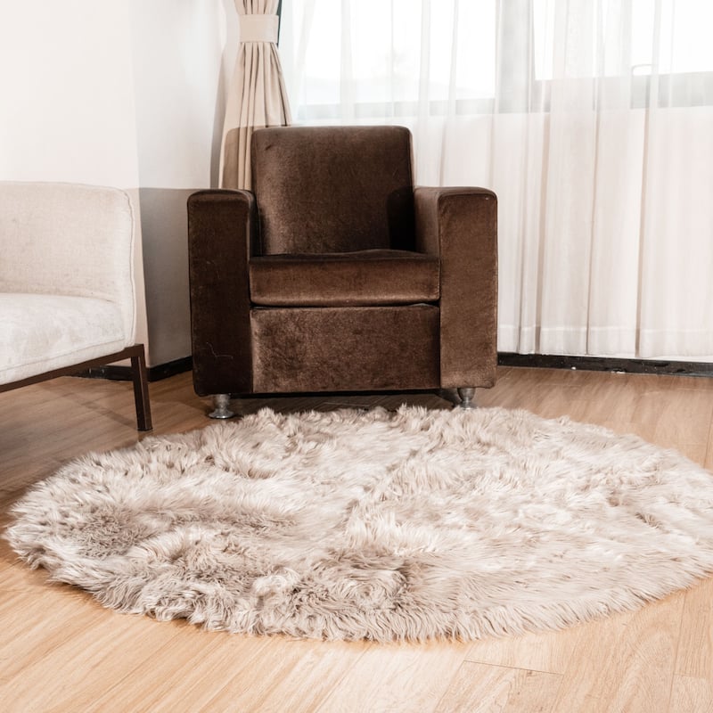 Silver Orchid Parrott Faux Fur Sheepskin Area Rug - 3' Round - Light Brown