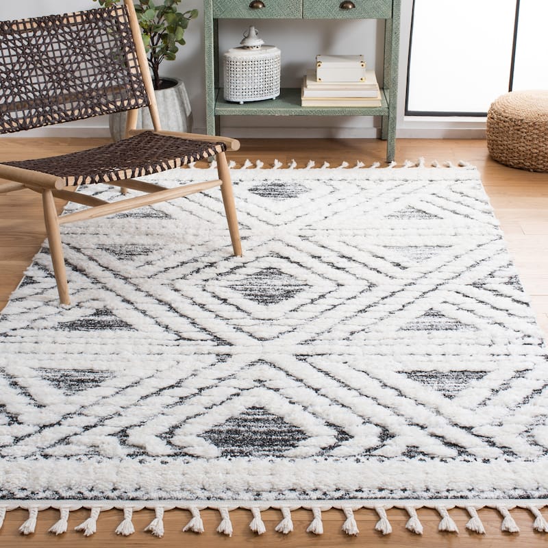 SAFAVIEH Moroccan Tassel Shag Antonina 2-inch Thick Rug - 4' x 6' - Ivory/Grey