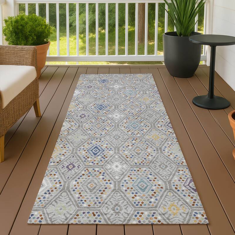 Machine Washable Indoor/ Outdoor Modern Hexi Chantille Rug - Silver - 2'3" x 7'6"