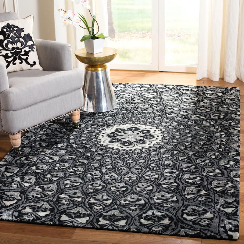 SAFAVIEH Handmade Allure Nazire Modern Floral Wool Rug - 4' x 6' - Ivory/Black