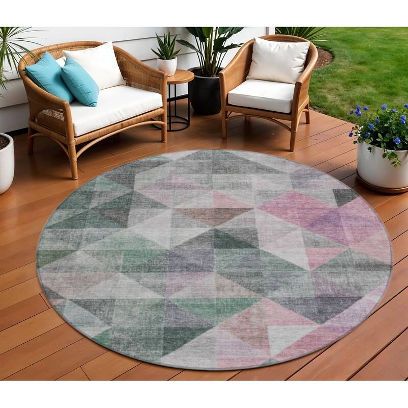 HomeRoots Geometric Transitional Rectangle Outdoor Rug - 8' Round
