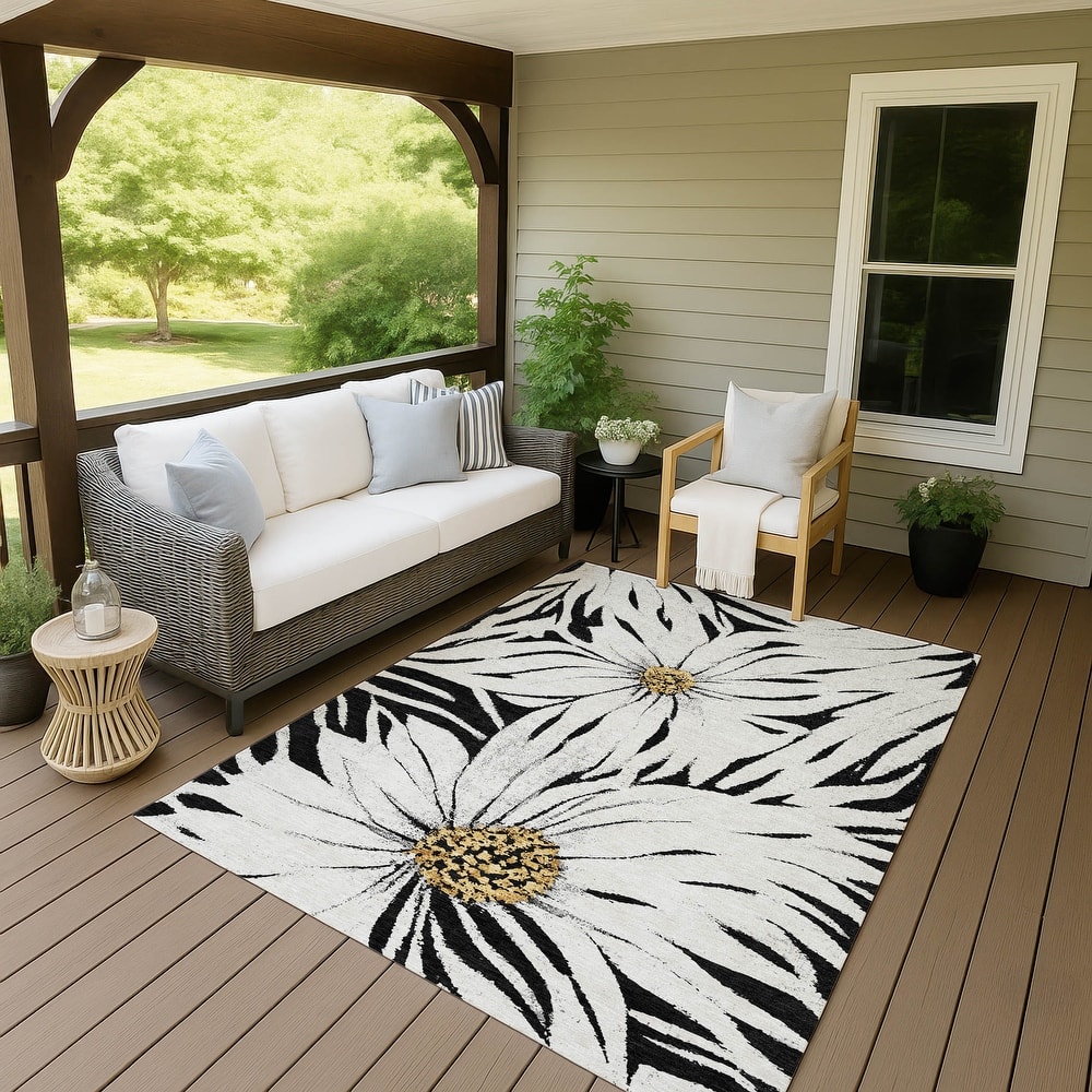 Machine Washable Indoor/ Outdoor Floral Chantille Rug