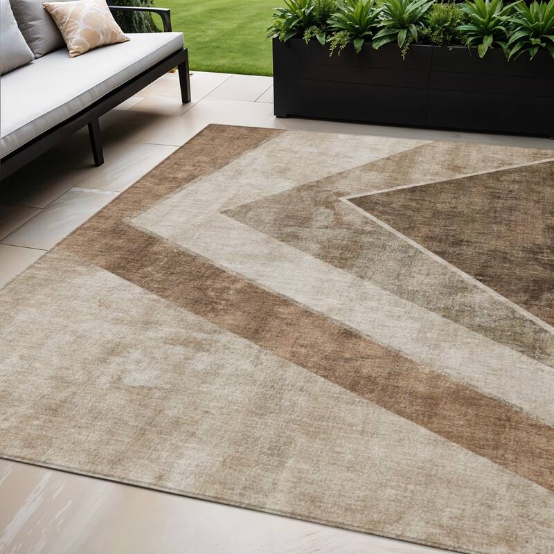 HomeRoots Geometric Transitional Rectangle Outdoor Rug - 5' X 8'