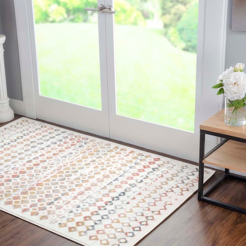 Superior Numair Abstract Geometric Diamonds Indoor Runner or Area Rug - 4' x 6'