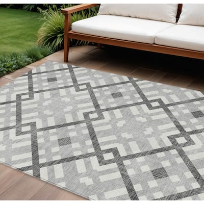 HomeRoots Geometric Transitional Rectangle Outdoor Rug