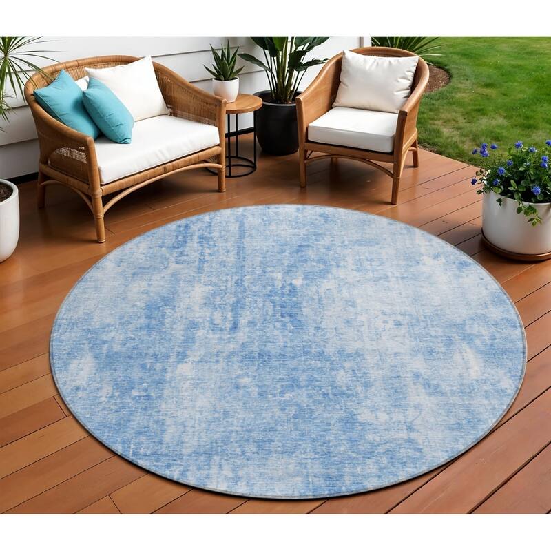 HomeRoots Abstract Transitional Rectangle Outdoor Rug - 8' Round