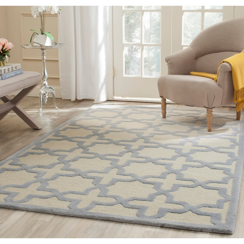 SAFAVIEH Handmade Cambridge Remedios Geometric Wool Rug - 5' x 8' - Ivory/Light Blue