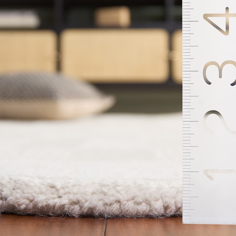 SAFAVIEH Handmade Ebony Bastiana Wool Rug