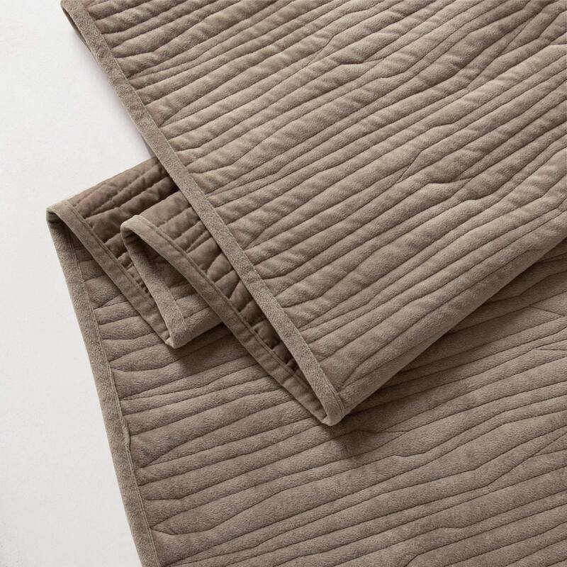 Wonderful Velvet 3 Piece Quilt Set