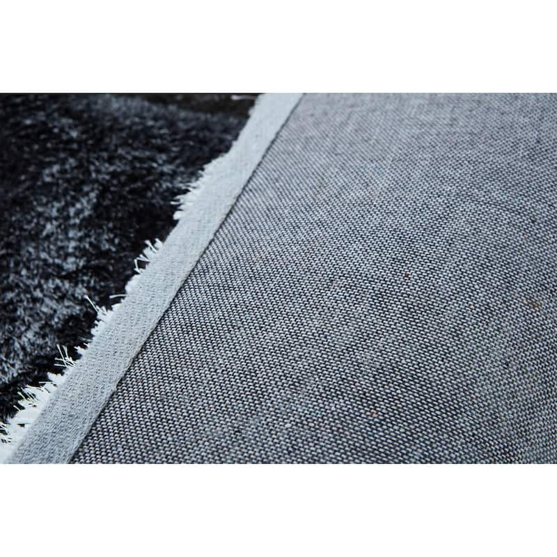 Mateos Collection Grey/White Area Rug