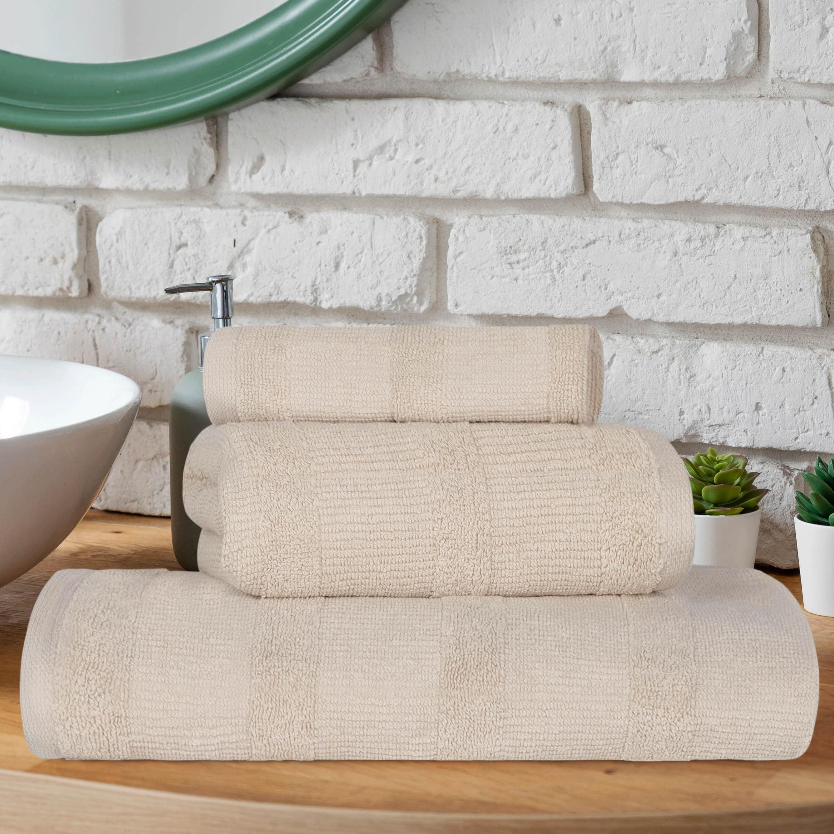 https://ak1.ostkcdn.com/images/products/is/images/direct/439ee4144d5d92bf2471eacec3bd88ef56b9a19c/Quick-Dry-Ribbed-Turkish-Cotton-3-Piece-Bath-Towel-Set-by-Superior.jpg