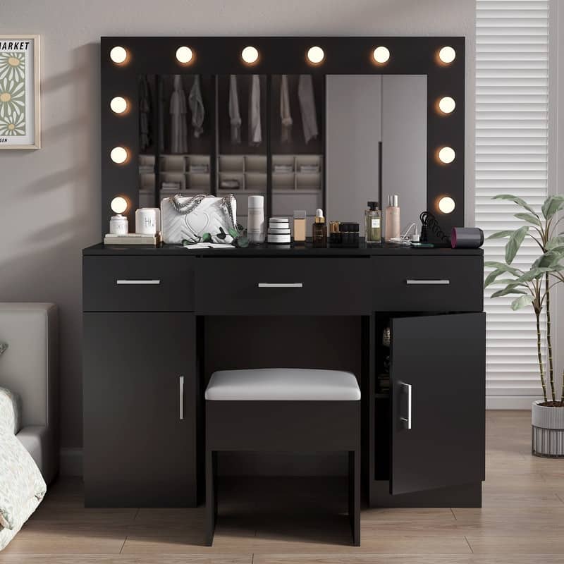 Bedroom makeup vanity set with 3 drawers