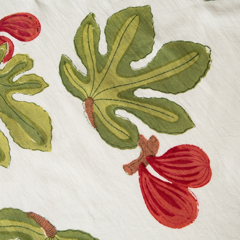 Couleur Nature Round Red/Green Fig Tablecloth