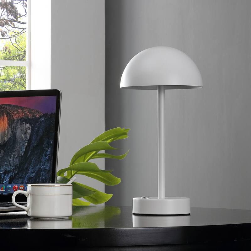SAFAVIEH Lighting Cesarina Rechargeable LED Table - 5" W x 5" D x 10" H - 5Wx5Dx10H
