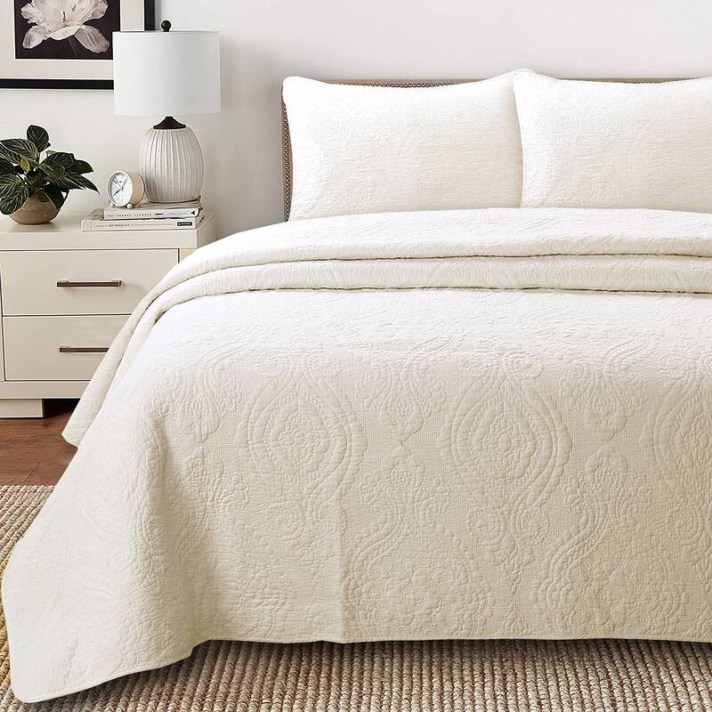 Gracewood Hollow Golding Medallion Cotton Solid (White or Ivory) Quilt Bedding Set - King - Ivory