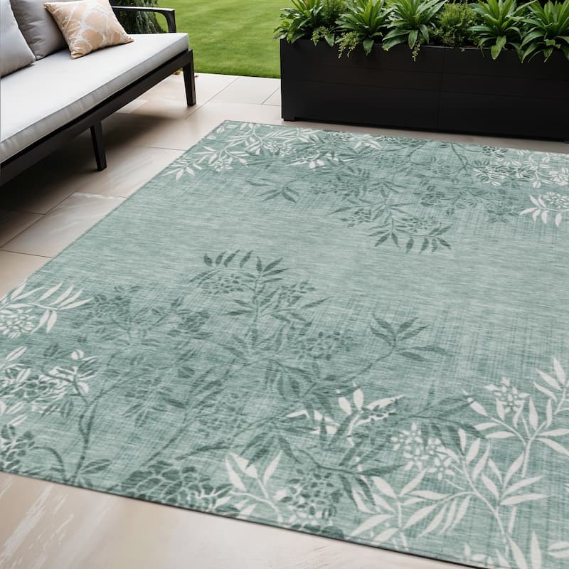 HomeRoots Floral Transitional Rectangle Outdoor Rug - 5' X 8'