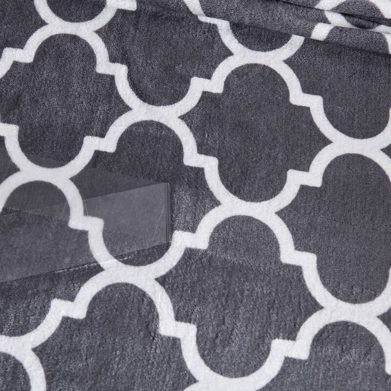 Luxuriously Velvety Plush Blanket Soft Lightweight Blanket
