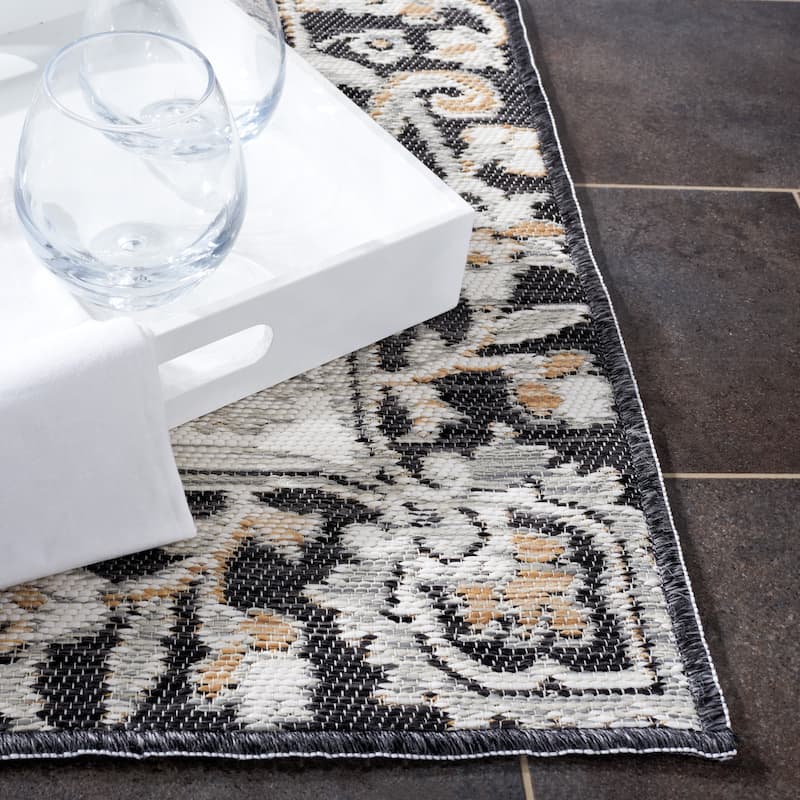 SAFAVIEH Sunrise Cassilda Indoor/Outdoor Waterproof Rug - 4' x 5'7"