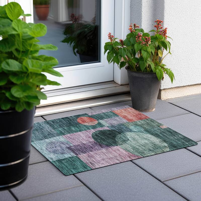 Machine Washable Indoor/ Outdoor Abstract Geo Chantille Rug