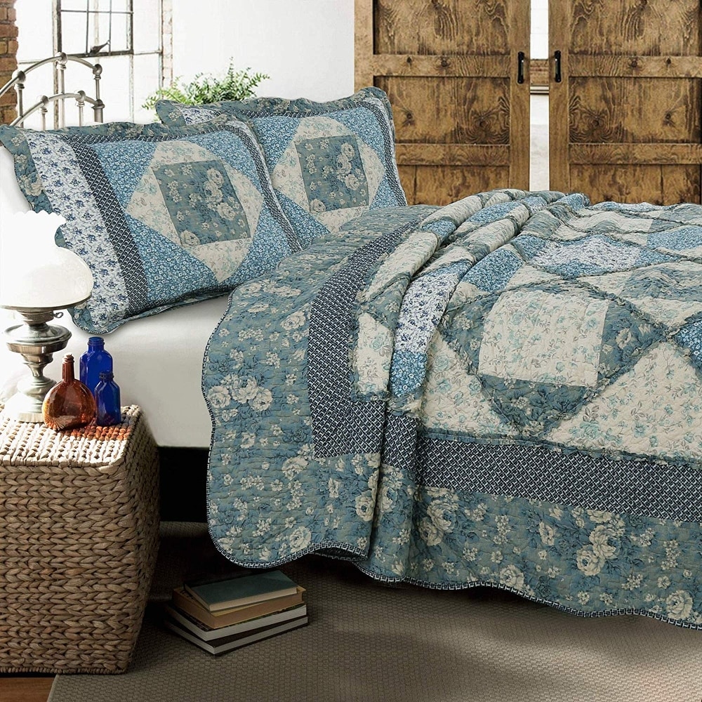Quilts and Bedspreads - Bed Bath & Beyond