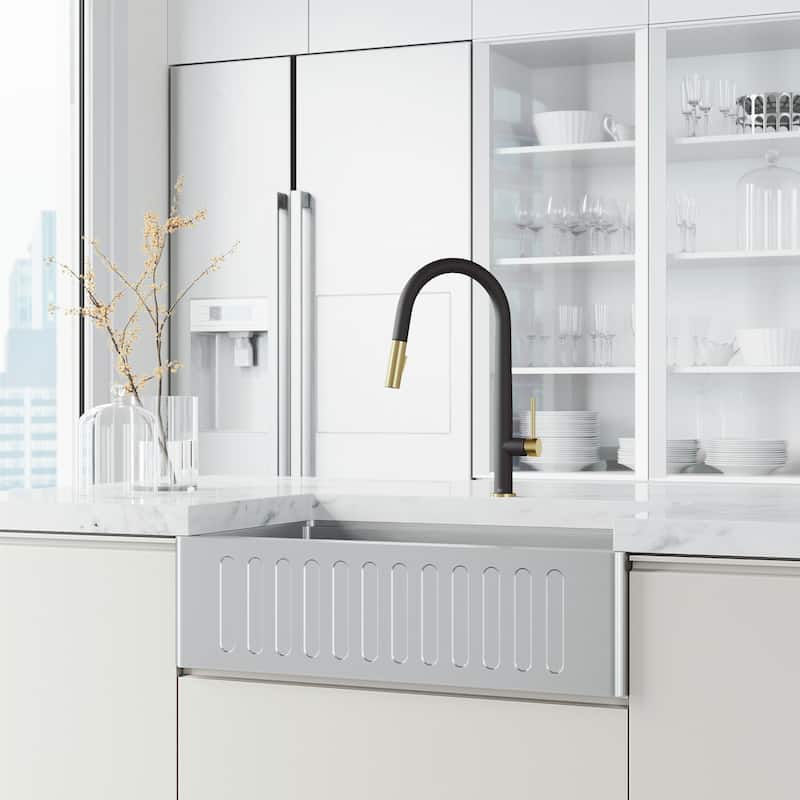 VIGO Greenwich 18" H Single Handle Pull-Down Sprayer Kitchen Faucet