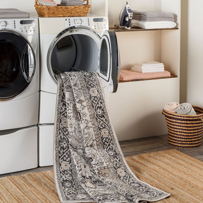 Livabliss Lavadora Traditional Washable Area Rug