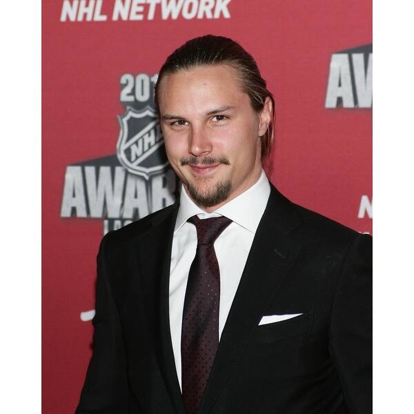 Shop Erik Karlsson At Arrivals For 2015 National Hockey League