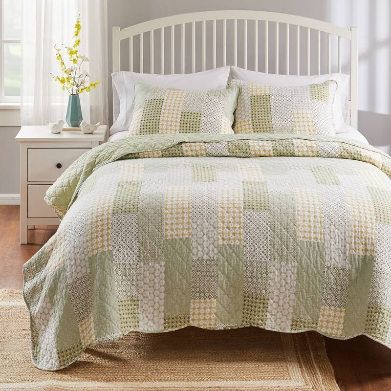 Porch & Den Lebanon Sage Cotton Oversized Reversible Quilt Set