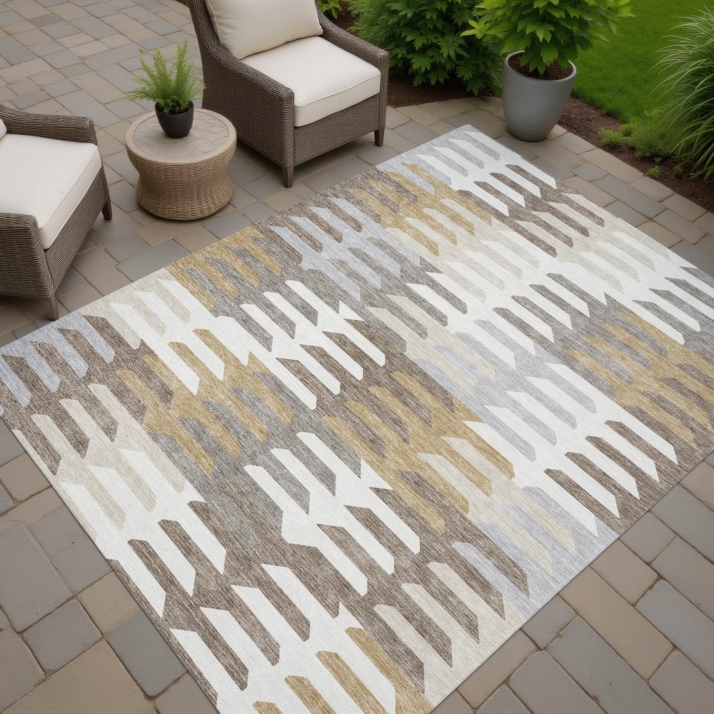 Machine Washable Indoor/ Outdoor Modern Stacks Chantille Rug
