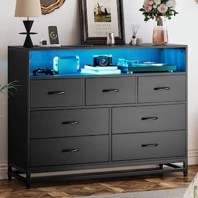 Modern 7 Drawers Dresser with Charging Station and LED Lights