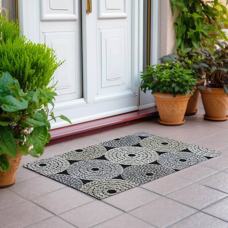 Machine Washable Indoor/ Outdoor Chantille Contemporary Rug - Black - 1'8" x 2'6"