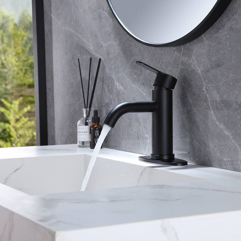 Single Hole Single-Handle Bathroom Faucet with Deck Plate