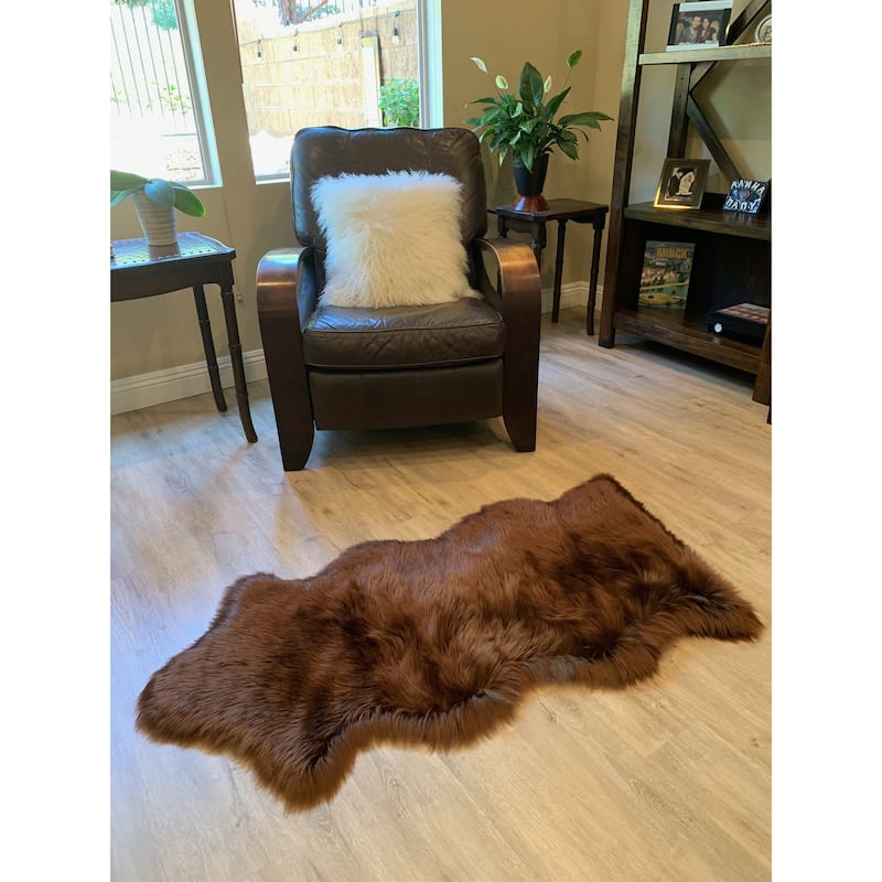 Highland Select Natural Long Wool Sheepskin 1-1/2 Pelt Shag Rug - 2' x 4'