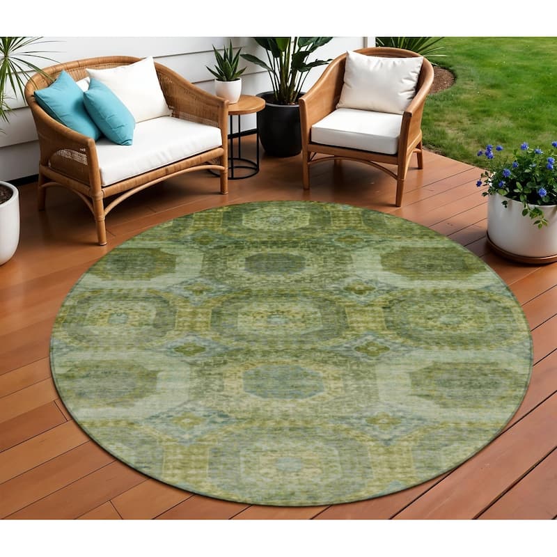 HomeRoots Medallion Transitional Rectangle Outdoor Rug - 8' Round
