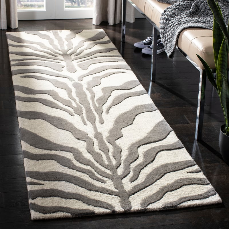 SAFAVIEH Handmade Cambridge Salina Animal Print Wool Rug - 2'6" x 8' Runner - Ivory/Dark Grey