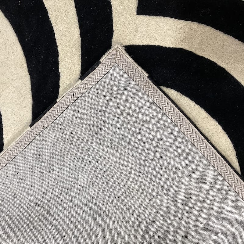 Handmade Tibetan Floral Wool Rug (India) - 5' x 8'