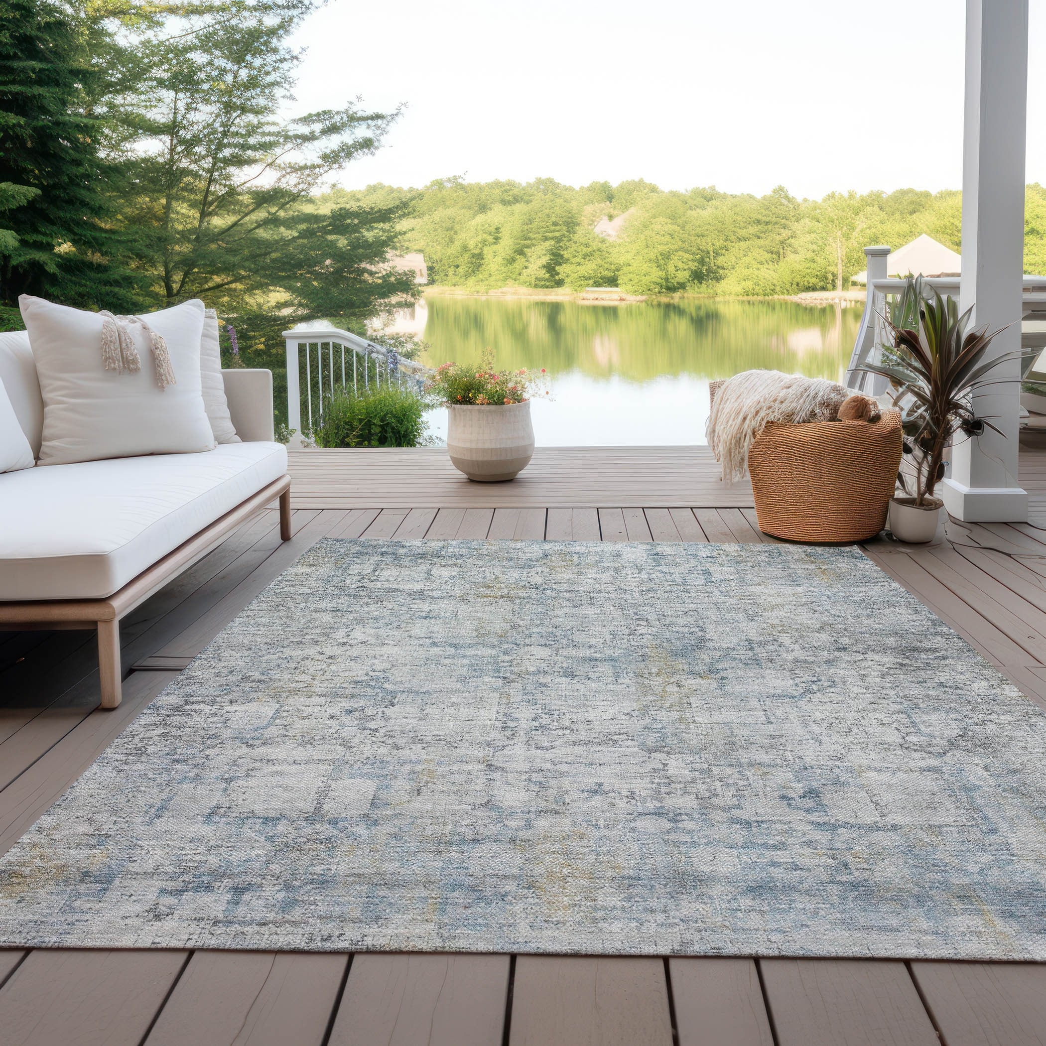 Machine Washable Indoor/ Outdoor Vintage Distressed Chantille Rug