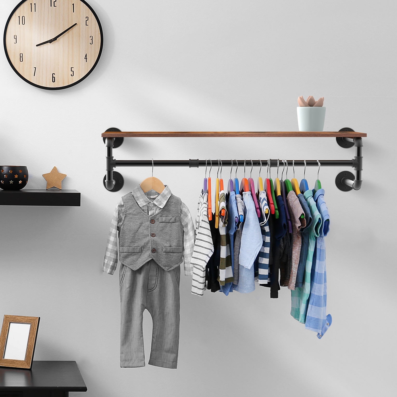 Industrial Pipe Wall Mounted Clothes Rack Floating Cloths Rail