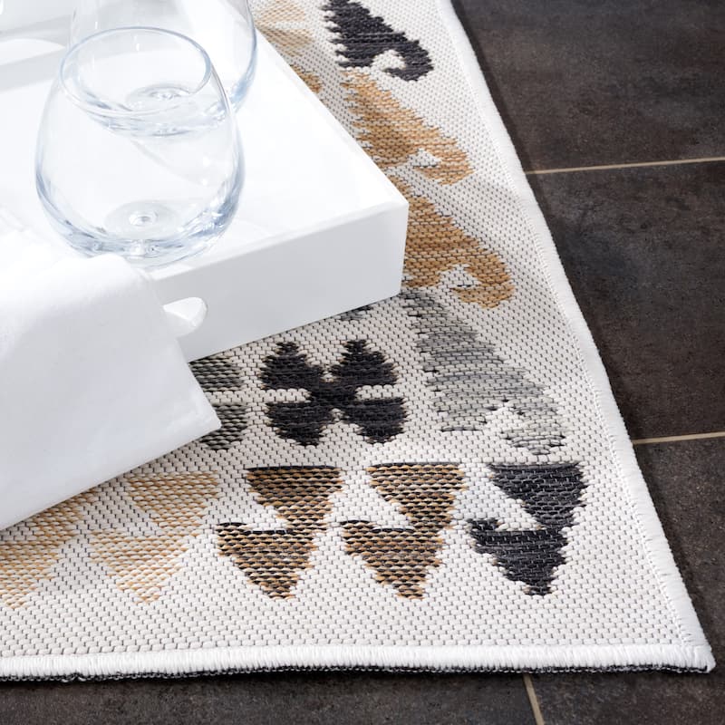 SAFAVIEH Sunrise Shelagh Indoor/Outdoor Waterproof Rug - 4' x 5'7"
