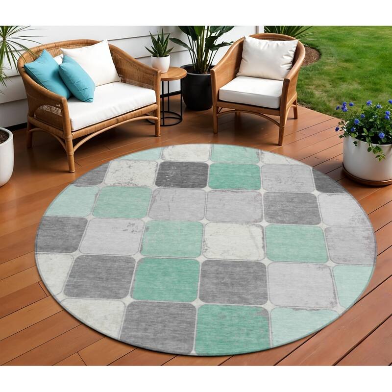 HomeRoots Geometric Transitional Rectangle Outdoor Rug - 8' Round