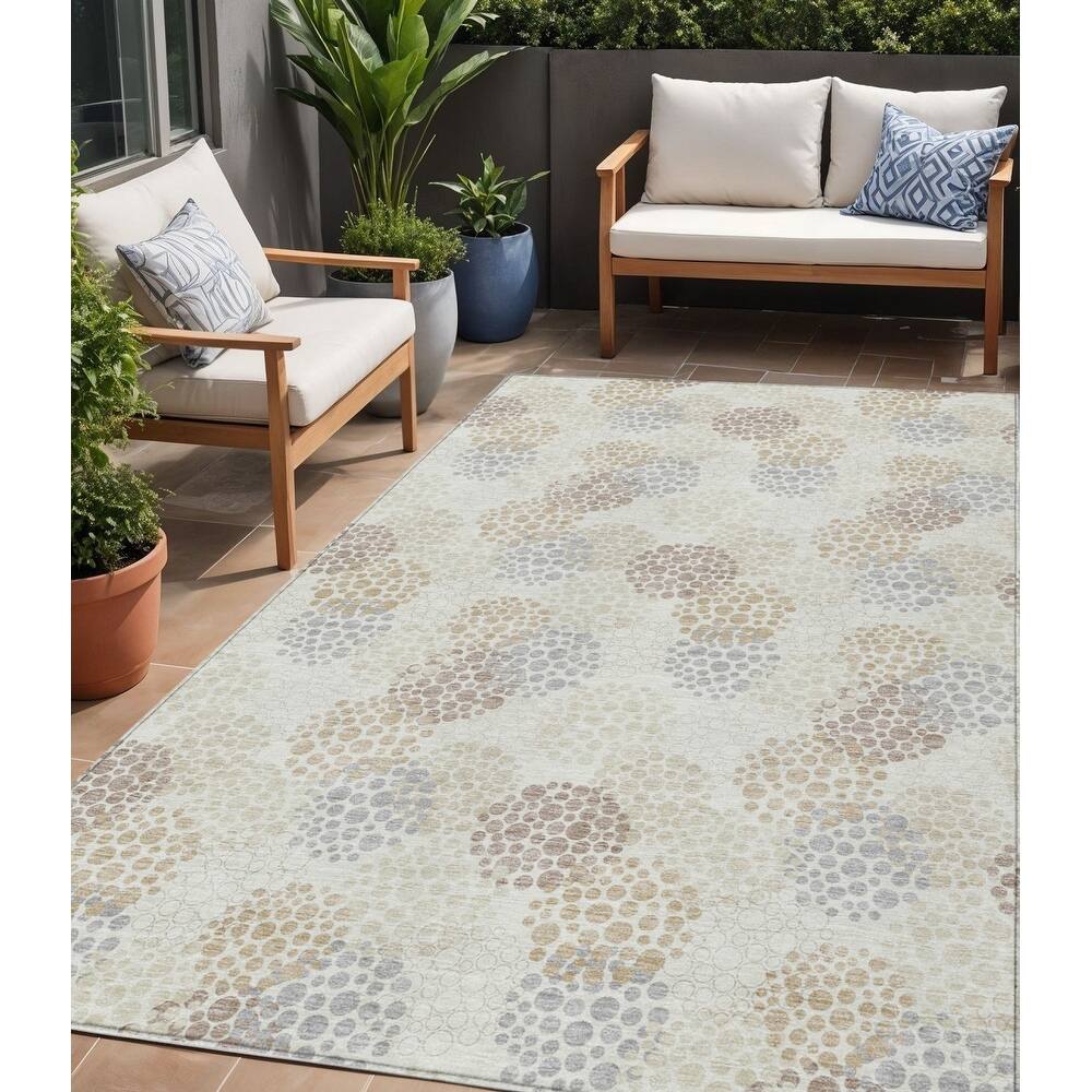 HomeRoots Polka Dot Transitional Rectangle Outdoor Rug